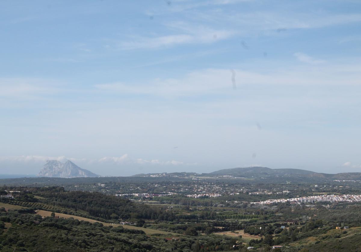 Esta ruta ofrece una amplia panorámica del Peñón de Gibraltar y del Valle del Guadiaro.