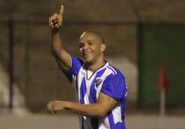 Edgar, en un partido durante su etapa en el Málaga.