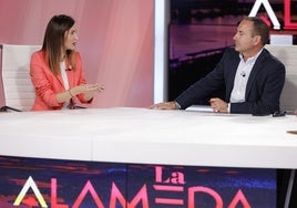 Elisa Pérez de Siles responde a una pregunta de Manolo Castillo, en el programa de 'La Alameda'.