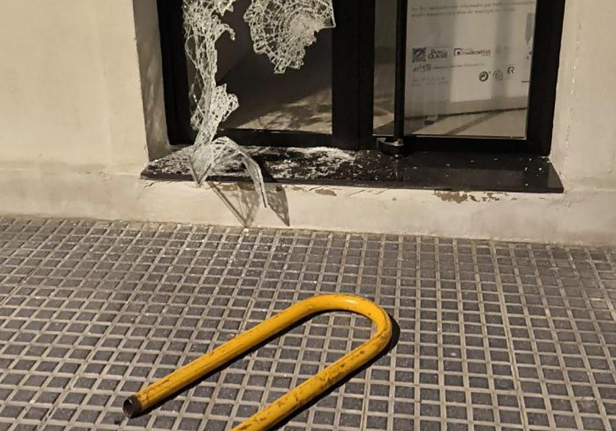 Cae un ladrón que asaltaba comercios de La Malagueta con los 'bolardos' de la basura