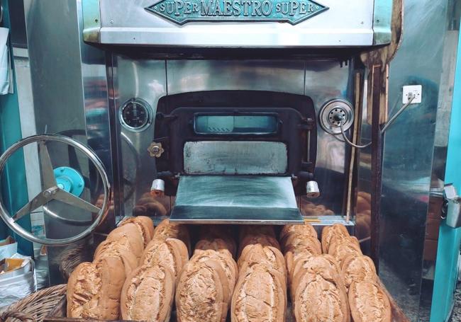 Horno de esta panadería en Algatocín.