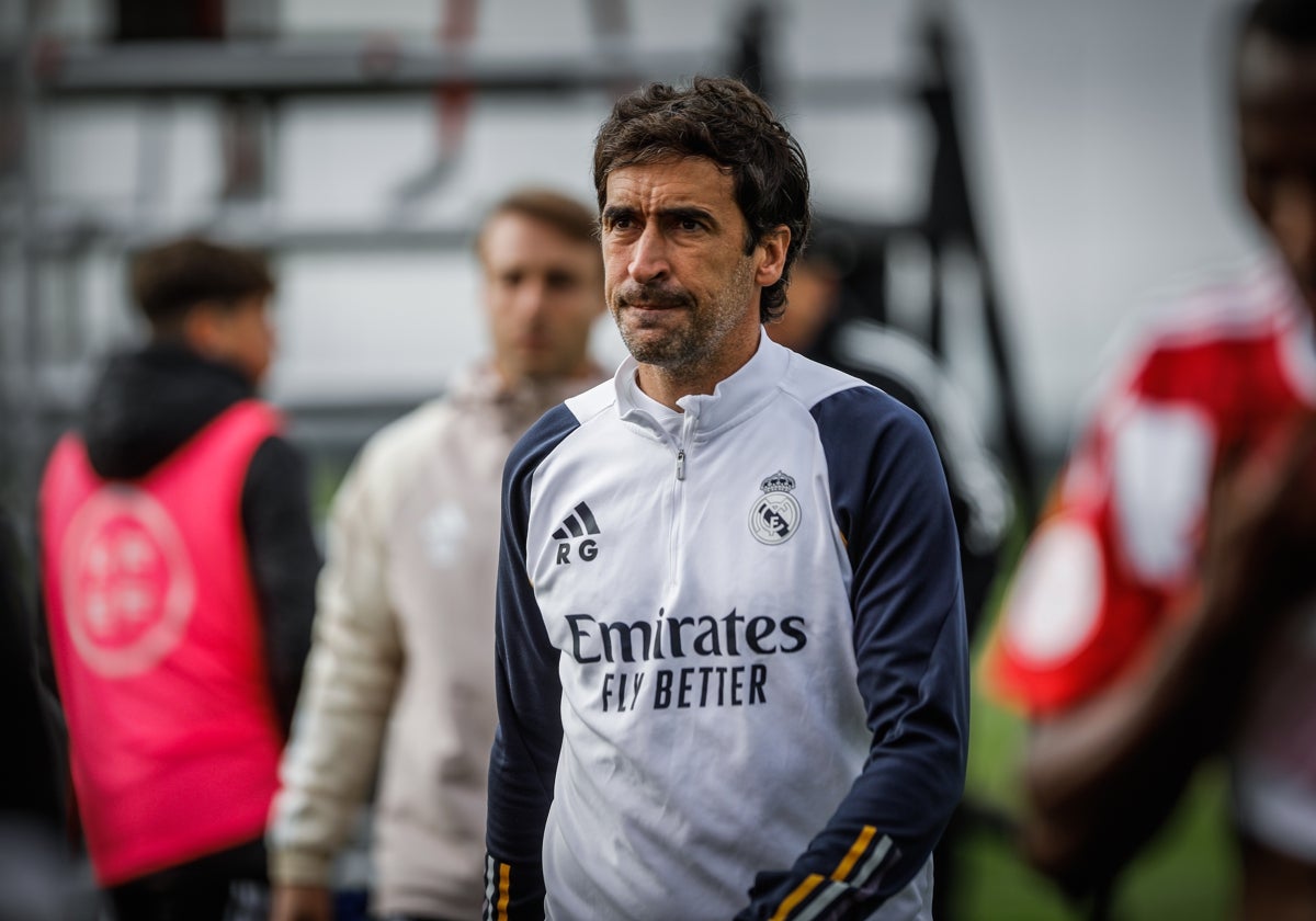 Raúl González Blanco, leyenda del Real Madrid, es el entrenador del Castilla, ciclo en el filial que podría acabar este curso.