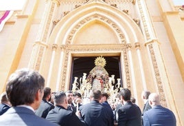 Las procesiones de María Auxiliadora y la Virgen de la Trinidad, en imágenes