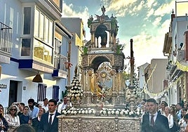 La procesión del Corpus en el barrio de Pedregalejo se mantiene en jueves, como antaño.