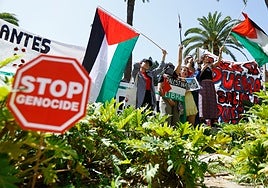 Estudiantes, en su protesta ante el Rectorado de la UMA del viernes pasado.