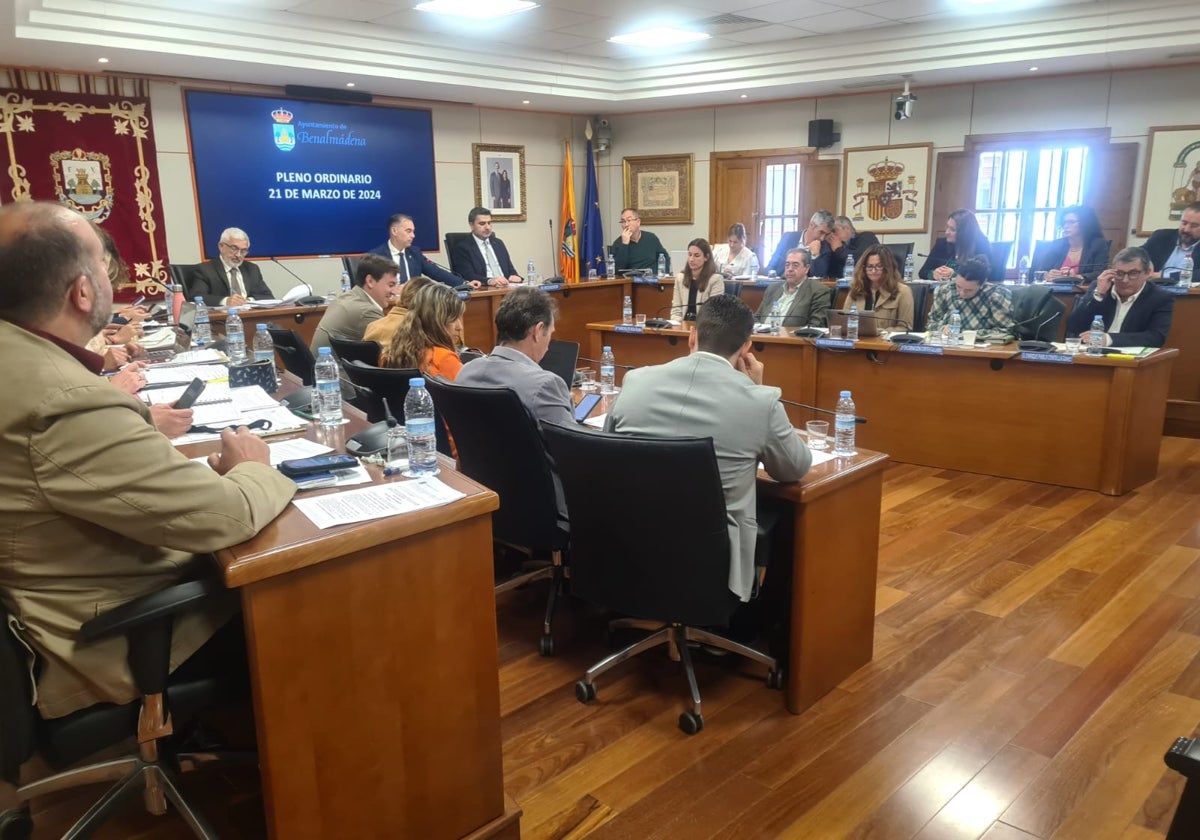 Pleno en el Ayuntamiento de Benalmádena.