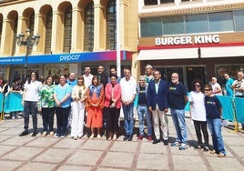 Autoridades y asociaciones LGTBI de Torremolinos.