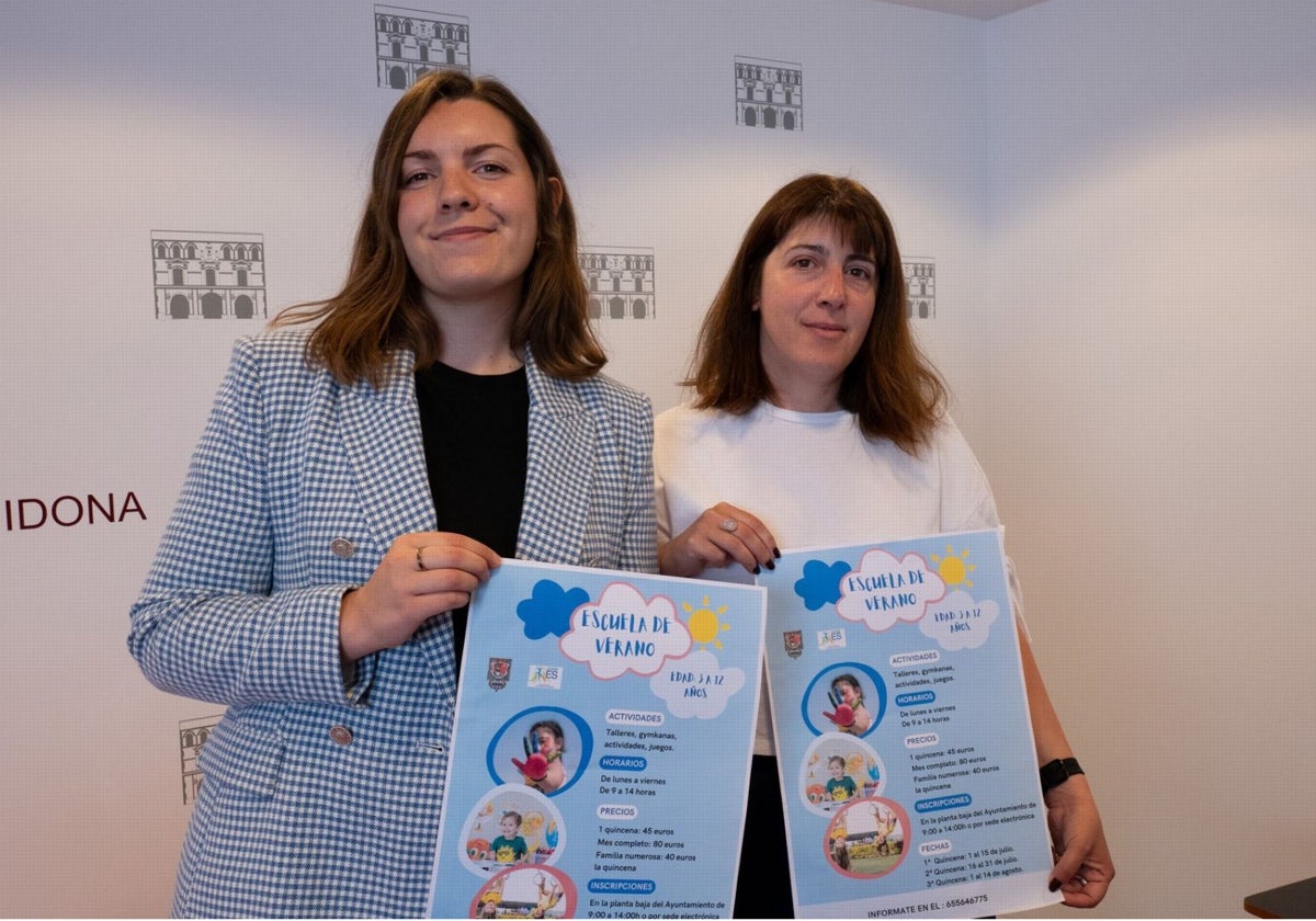 La concejala de Juventud, Isabel Astorga, junto a la técnica de Juventud, Ángela Miranda.