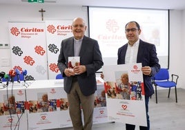 Antonio Collado, delegado diocesano de Cáritas en Málaga, y Francisco José Sánchez, director de la organización, presentan la campaña 'Allí donde nos necesitas, abrimos camino a la esperanza'.