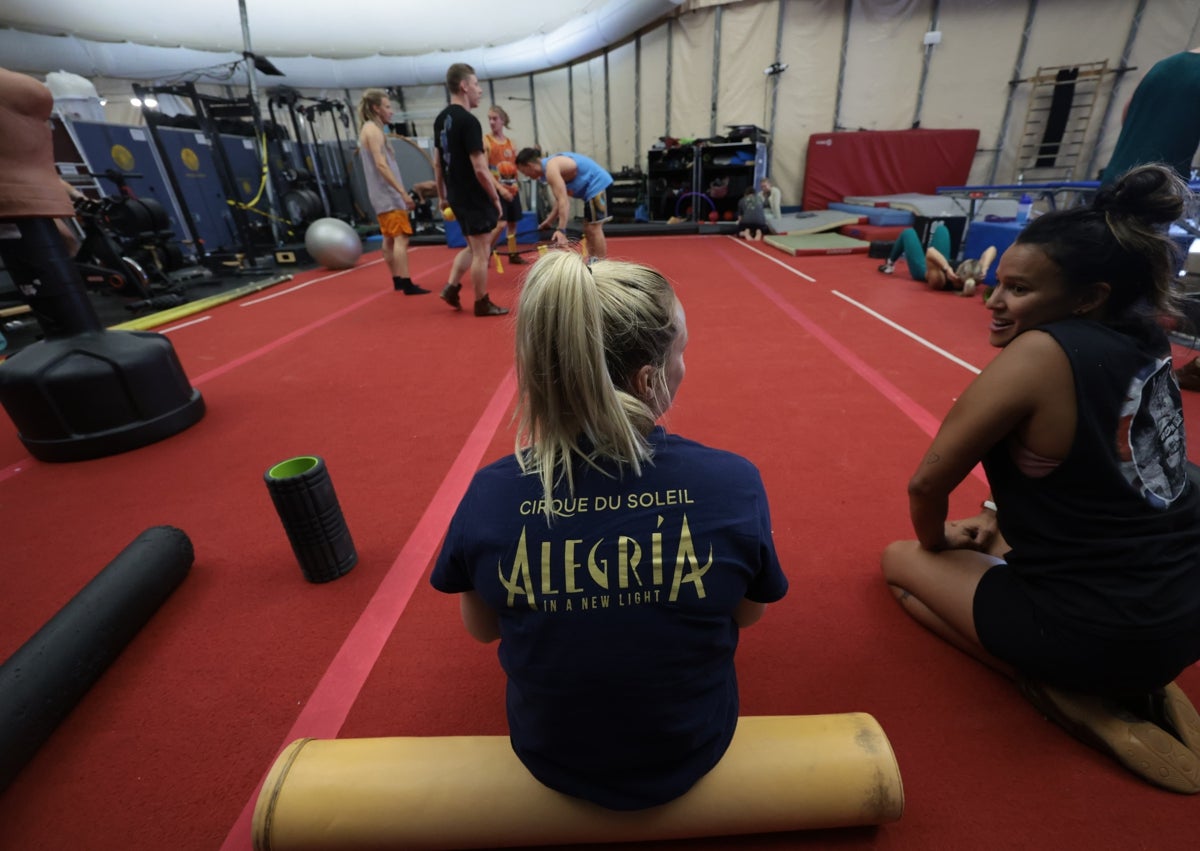 Imagen secundaria 1 - Un momento del ensayo del trapecio volante, zona de entrenamiento y parte del vestuario.