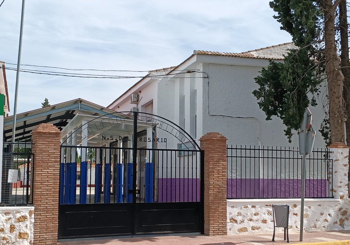 La fachada del colegio Nuestra Señora del Rosario de Humilladero.