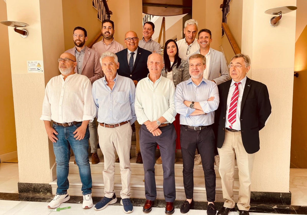 Foto de familia de los galardonados en el Ayuntamiento de Vélez-Málaga.