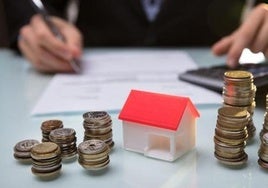 El euríbor da un pequeño respiro y quienes revisan en junio su hipoteca pagarán 190 euros menos al año