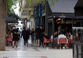 Ambiente en la calle Tomás Echeverría este viernes por la tarde.