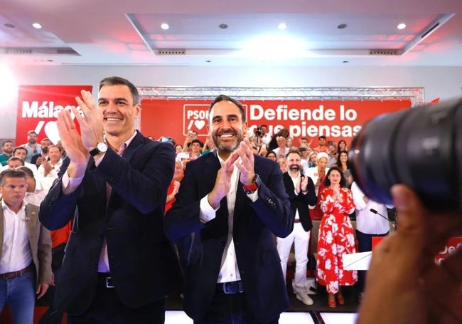 Sánchez junto a Dani Pérez, en un mitin en Málaga.