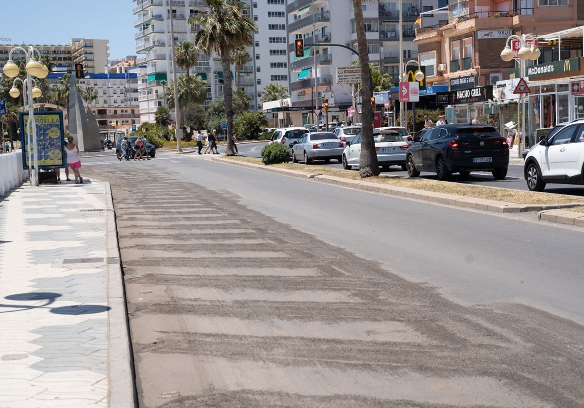 La pintura que en su momento señalizó el carril único ha quedado completamente eliminada.