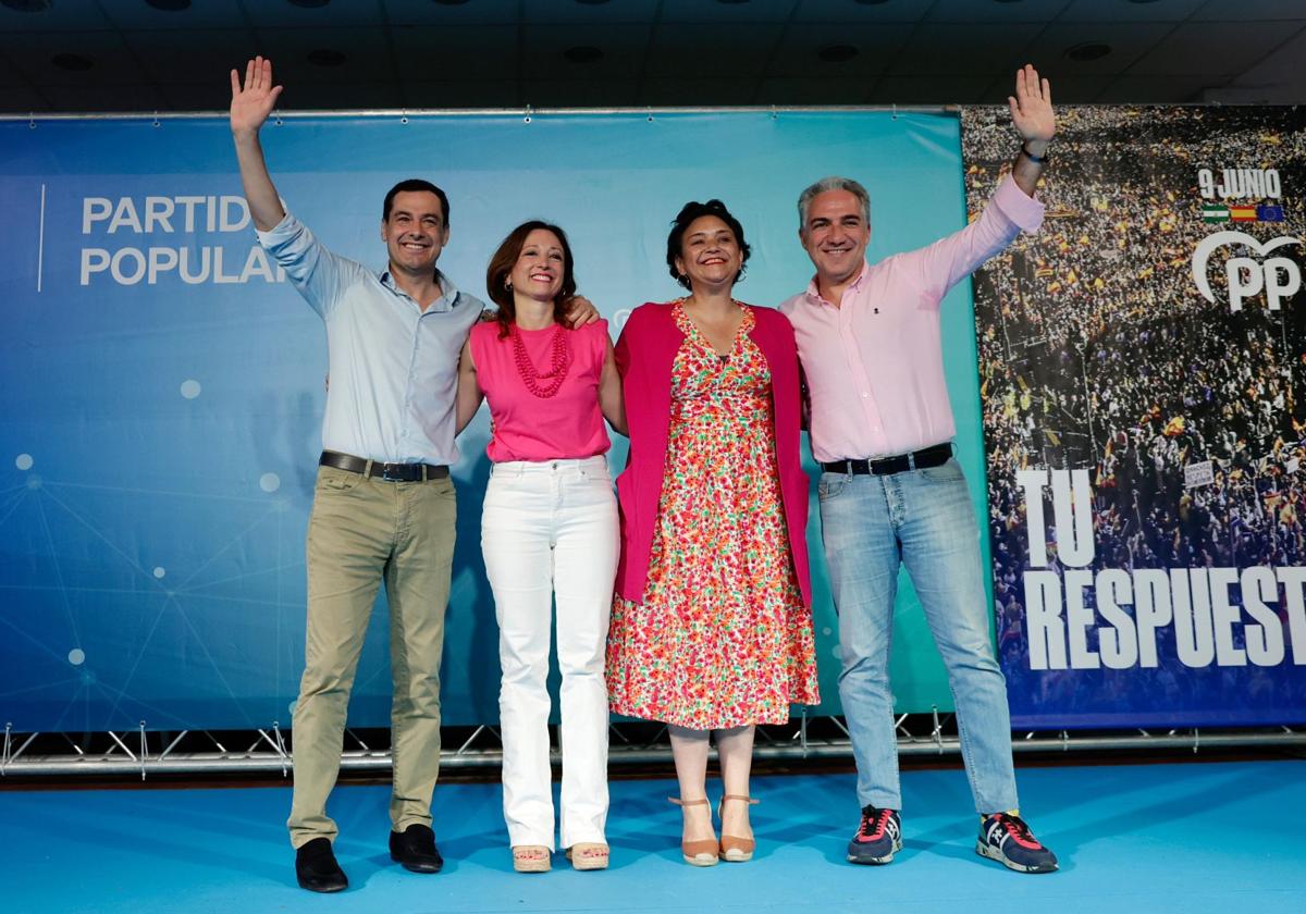 Juanma Moreno, Patricia Navarro, Margarita del Cid y Elías Bendodo, en Torremolinos.