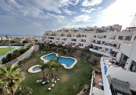 Urbanización con piscinas en la Axarquía.