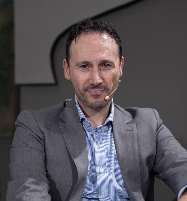 Luis Moreno, director y socio fundador de Escuela EXCE, destaca la aportación del profesorado, «profesionales ejercientes que están en empresas, y comparten con el alumnado su experiencia práctica».