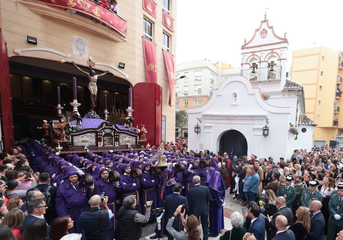 El Cristo de los Milagros en su actual trono, de Manuel de los Ríos.