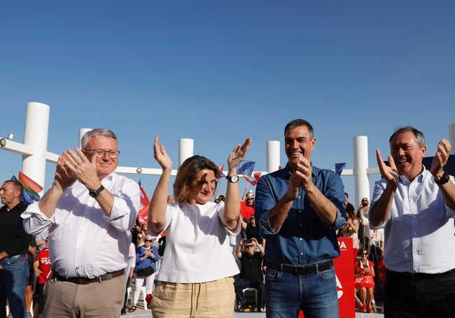 Schmidt, Ribera, Sánchez y Espadas, en el mitin.