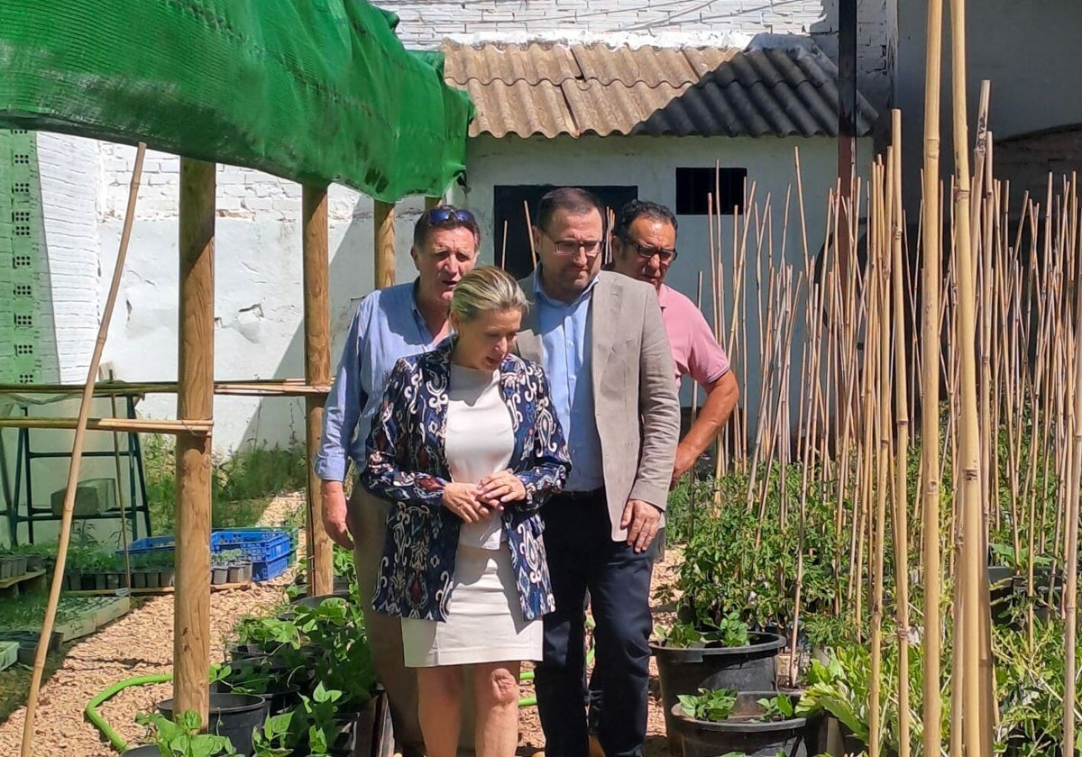 Visita de Carmen Sánchez a Sierra de Yeguas para el comienzo del proyecto.