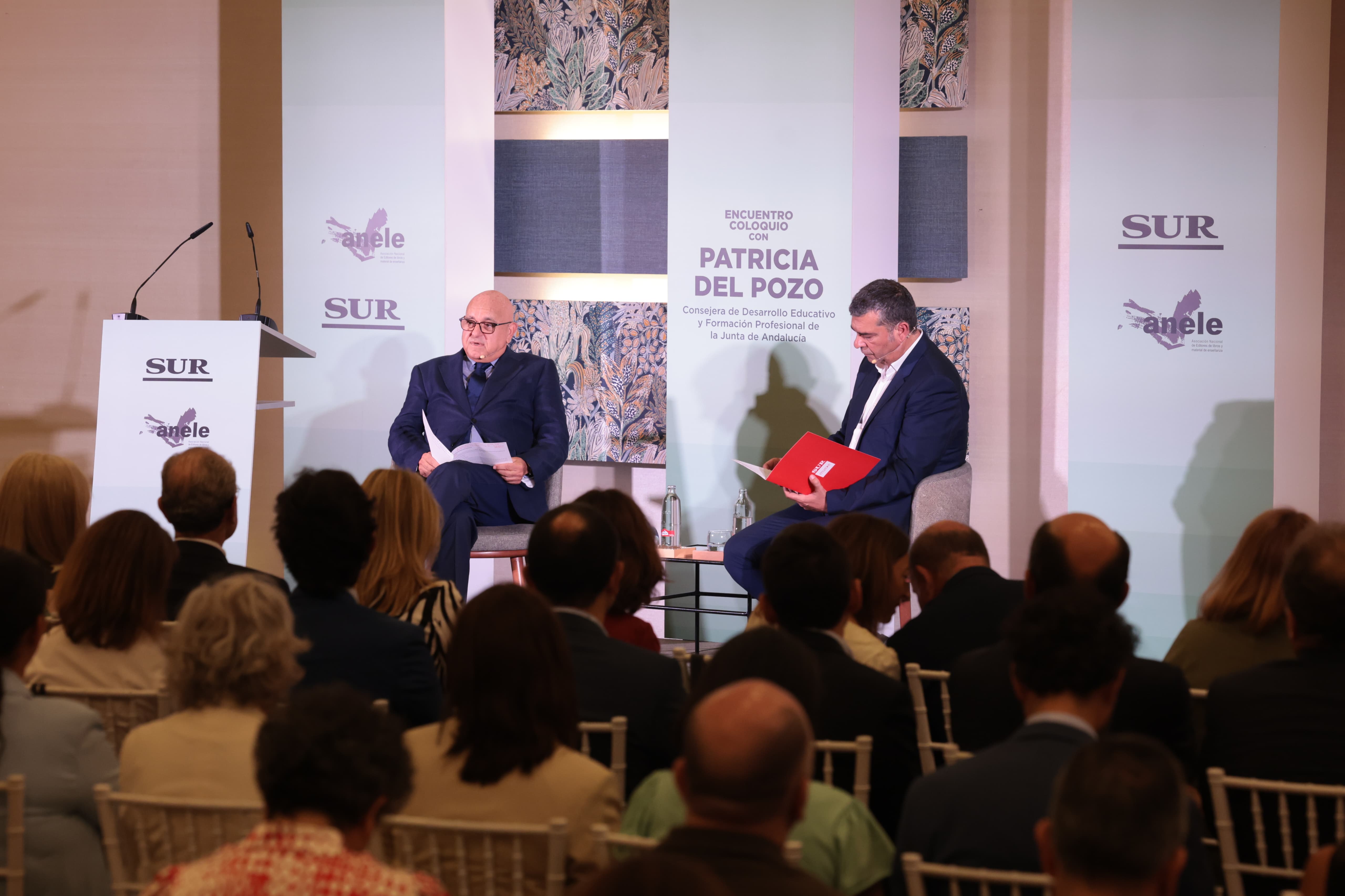 El encuentro-coloquio con la consejera Patricia del Pozo, en imágenes
