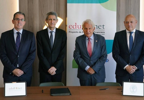 Representantes de Unicaja, Fundación Unicaja y la Academia de Ciencias Sociales que han suscrito su acuerdo por la educación financiera.