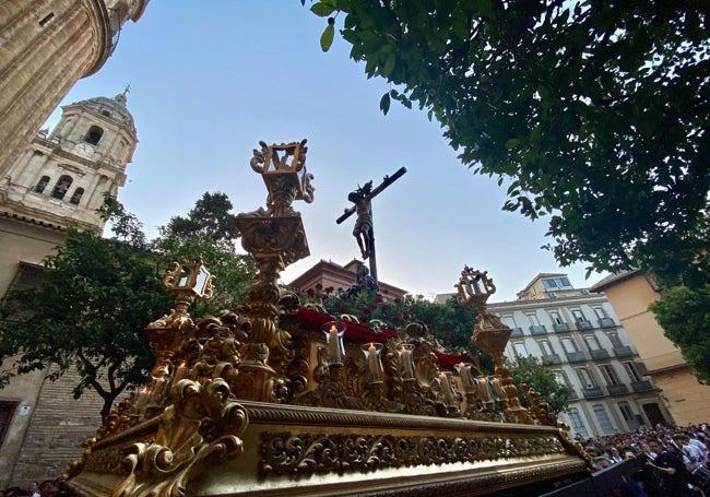 Momento de la entrada del Cristo del Amor en la Catedral.