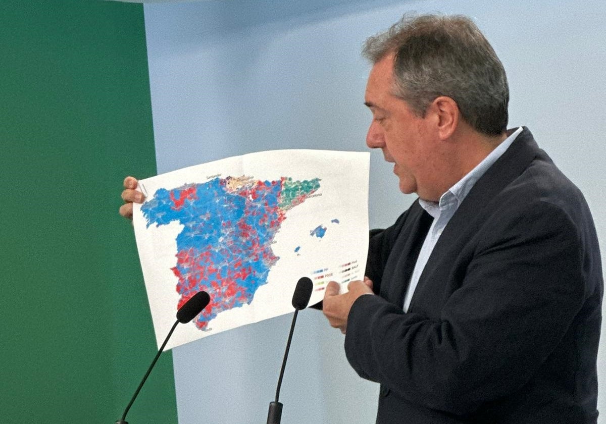 Espadas enseña el mapa con los ganadores en cada municipio.