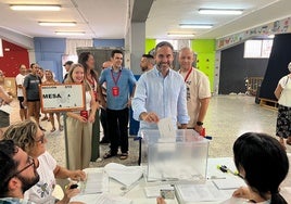 Pérez, votando este domingo en el barrio de Miraflores de la capital.