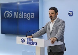 Carmona, esta mañana, en la sede provincial de los populares.