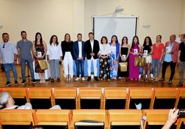 Acto de entrega de los galardones en el salón de actos del edificio de usos múltiples de Torrox-Costa.