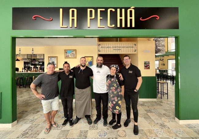 Parte del equipo de La Pechá, con Raúl Nieto en el centro.