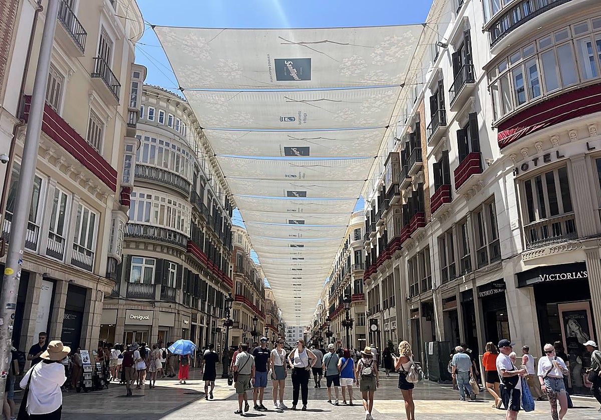 Los toldos, instalados en los más de 300 metros de calle Larios.