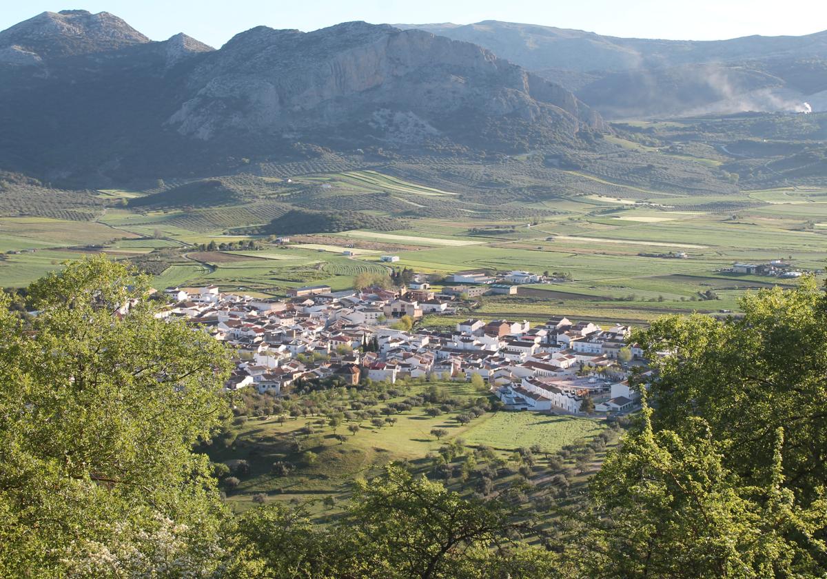 El casco urbano de Alfarnate es el más alto de la provincia, con 886 metros sobre el nivel del mar.