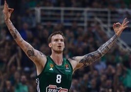 Olek Balcerowski, en un partido de Euroliga del Panathinaikos.