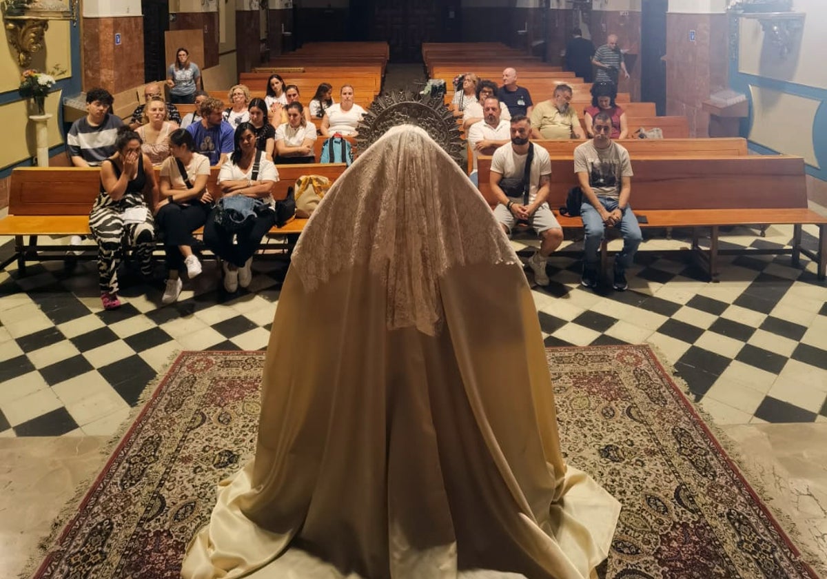 La Virgen de la Encarnación y Amor Divino en su despedida del templo de la Purísima.