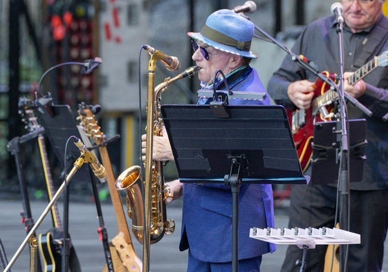 Van Morrison abrió con su saxo su concierto en Starlite.