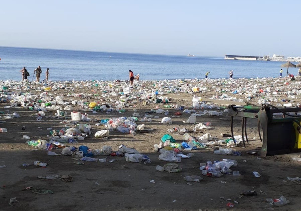 Estado en el que quedaron las playas de la capital malagueña el año pasado.