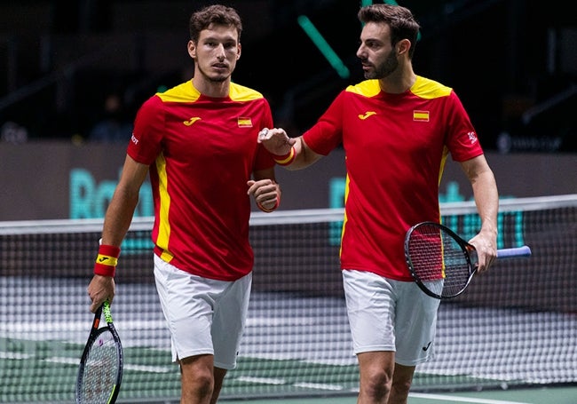 Pablo Carreño y Marcel Granollers, en un partido de dobles en la Copa Davis.