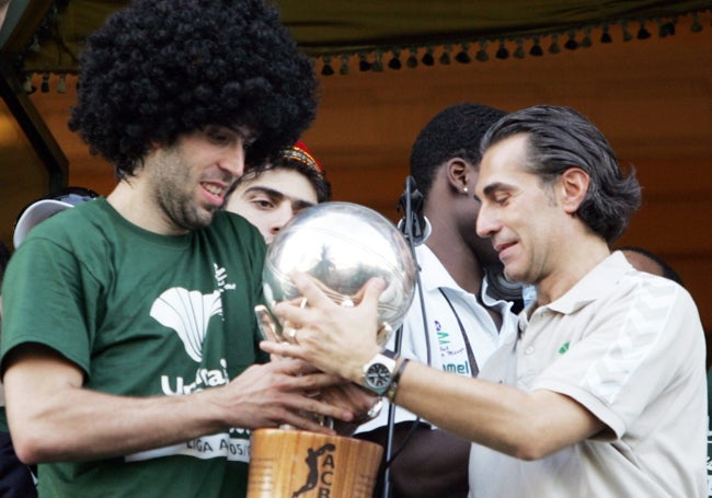 Berni Rodríguez y Sergio Scariolo, en el balcón de la sede de Unicaja Banco.