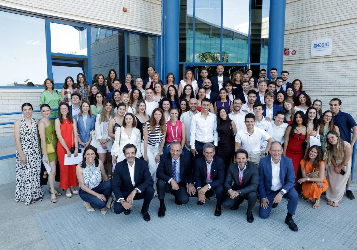 Foto de familia de los diplomados en el TalentLab.