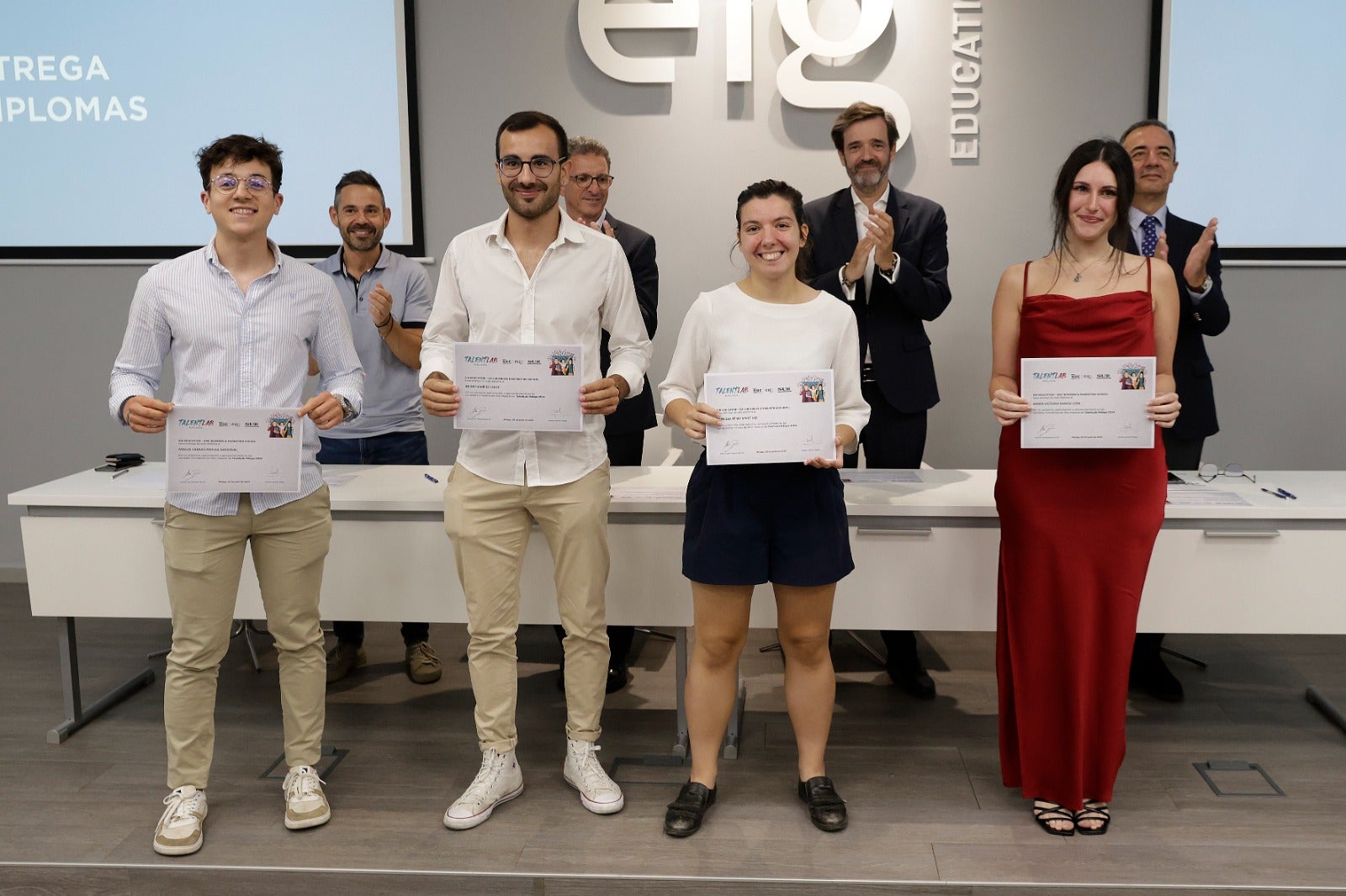 Los nuevos TalentLab reciben sus diplomas y contratos