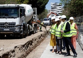 La consejera de Fomento, Rocío Díaz, visita las obras del metro en Hilera.