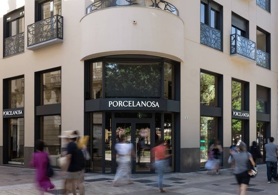 La nueva tienda se encuentra en la esquina con la calle Torregorda.