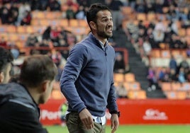 Dani Vidal, entrenador del Gimnástic, durante un partido de esta temporada en el Nou Estadi.