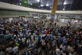Una noche para recordar: brutal recibimiento en el aeropuerto y gran celebración en las calles
