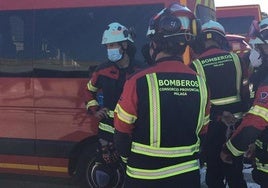 Rescatan a un conductor que quedó atrapado en su coche tras un accidente en la A-7