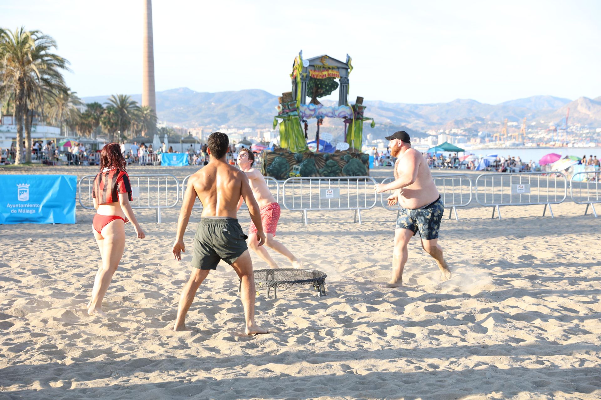 Celebración en las playas de Huelin, con el júa municipal del Ayuntamiento de Málaga